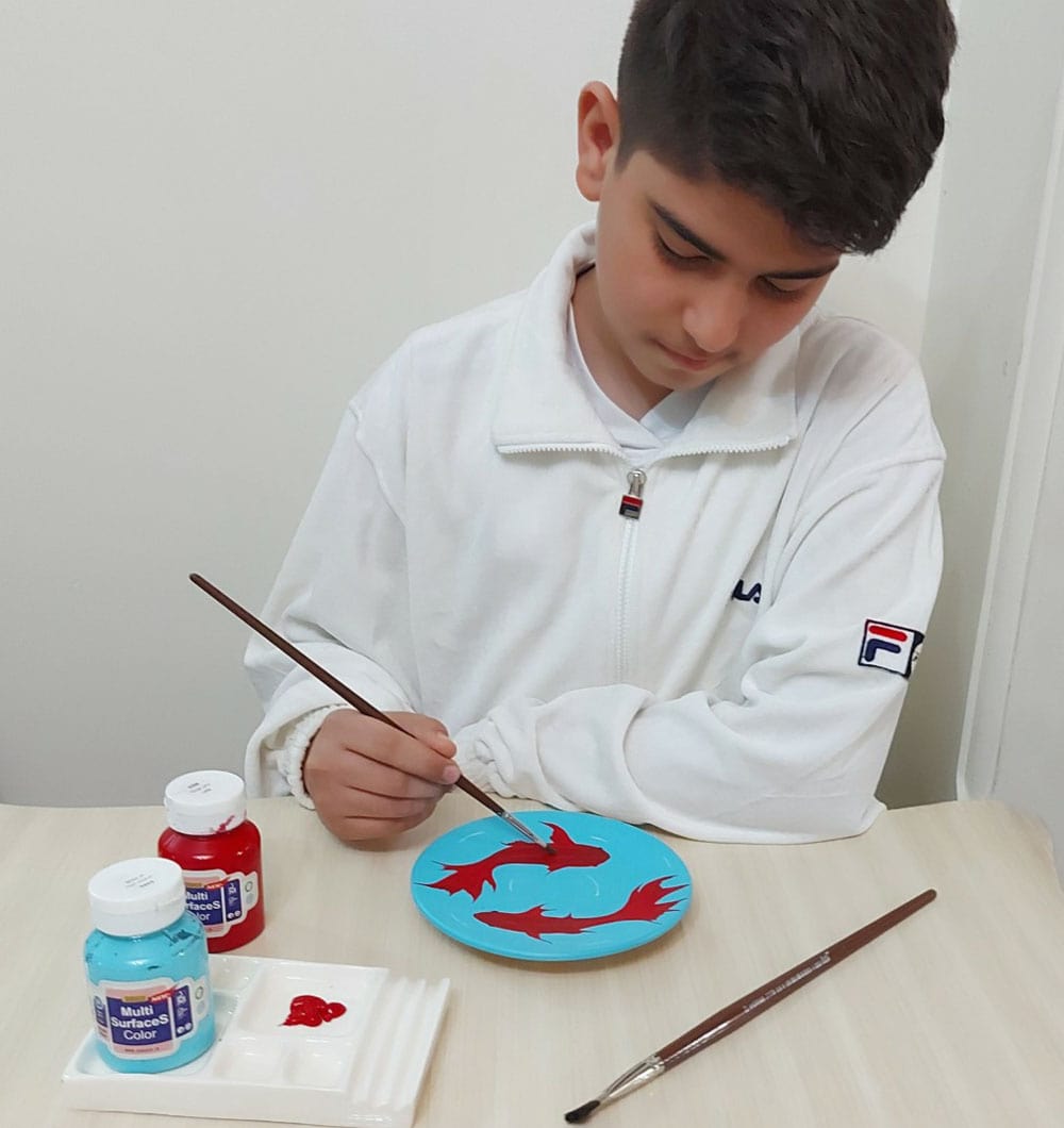 سپهر حسین پور، کلاس سوم دبستان پسرانه کوثر؛ نقاشی روی سفال