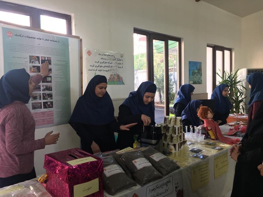 مجمتع صبا: فروش خاک و دمنوش های نعنایی حاصل از خاک کمپوستر