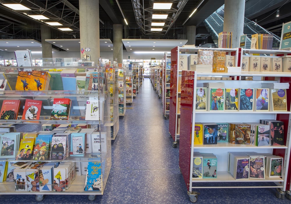 مجلات رشد در باغ کتاب تهران