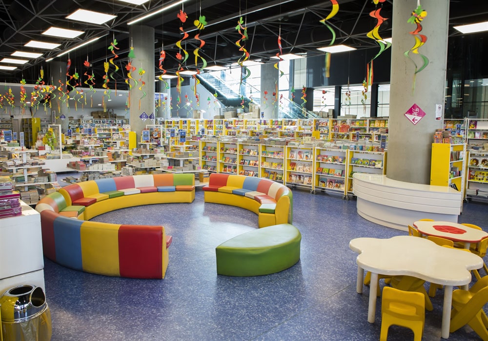 مجلات رشد در باغ کتاب تهران