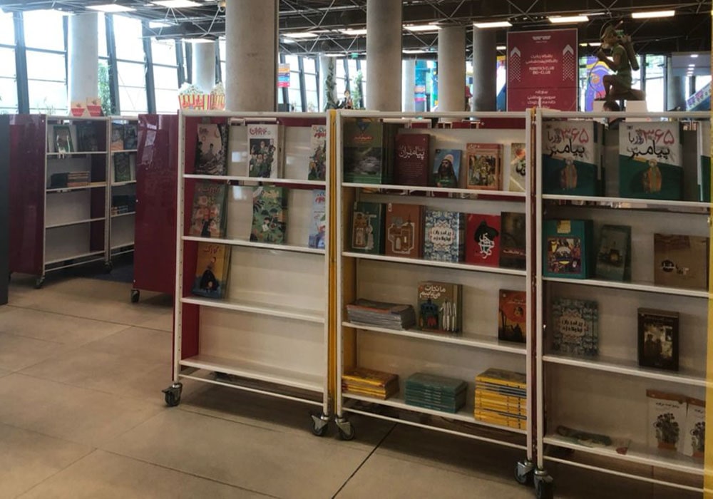 مجلات رشد در باغ کتاب تهران