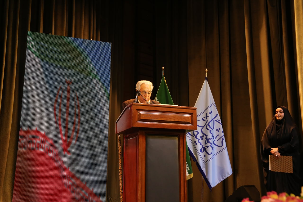 رشد آموزش فیزیک: سال جهانی علوم پایه دکتر رسولی