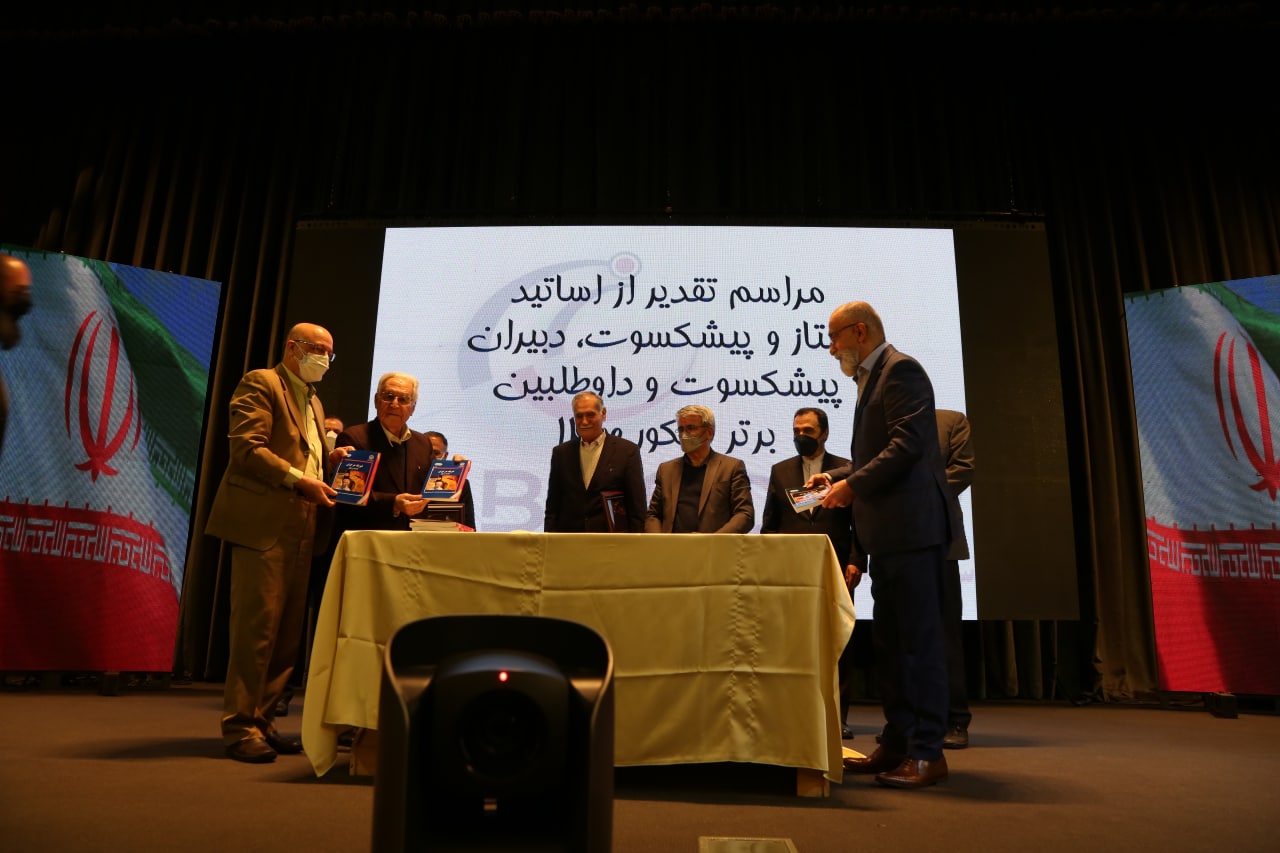 رشد آموزش فیزیک: سال جهانی علوم پایه دکتر رسولی