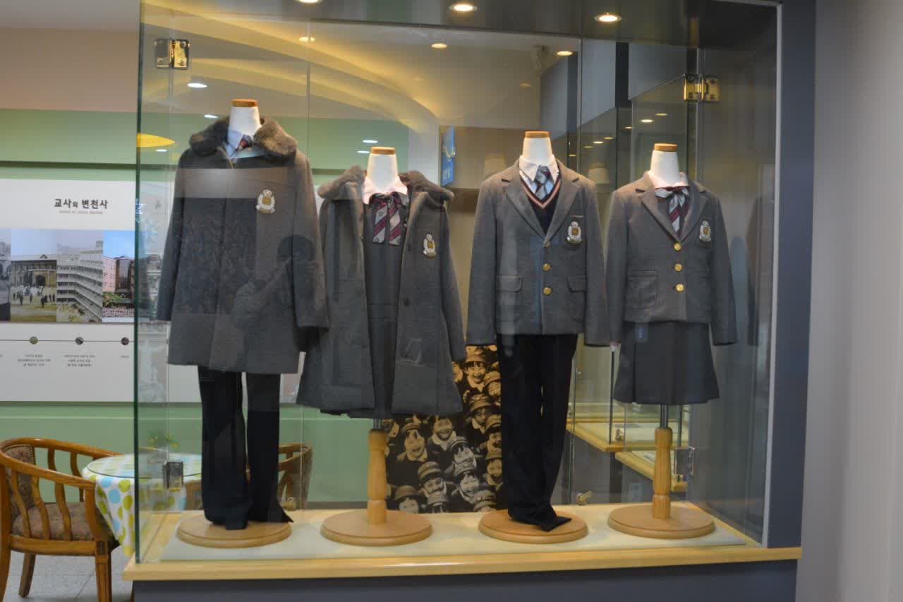 تأکید بر لباس فرم در کره