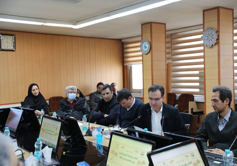 نشست کتاب کمک آموزشی؛ بایدها و نبایدها