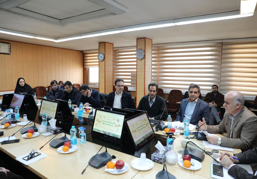 نشست کتاب کمک آموزشی؛ بایدها و نبایدها