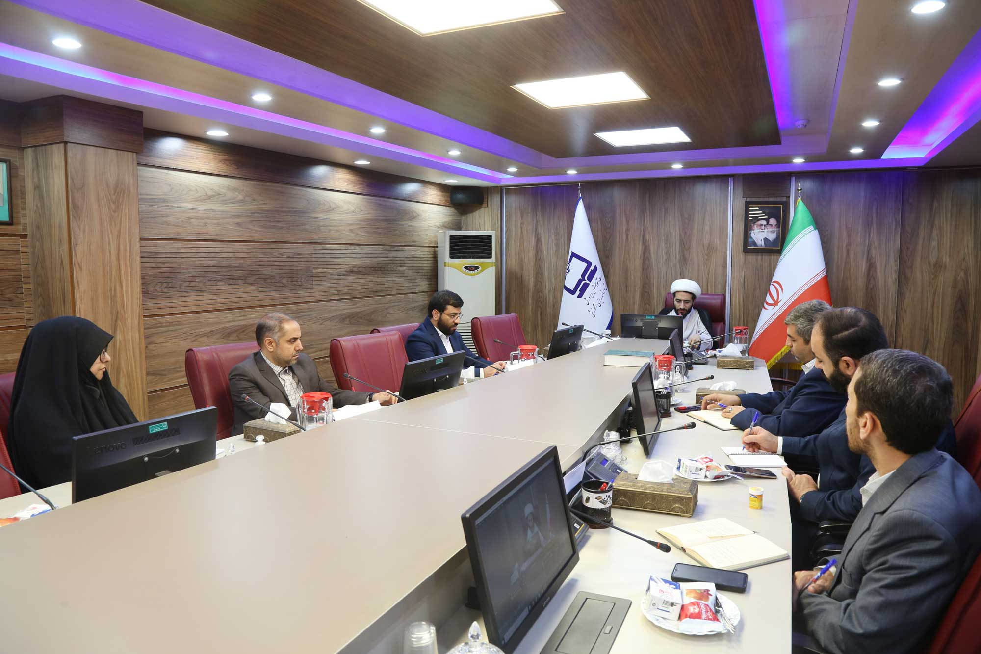 جلسه شورای معاونین