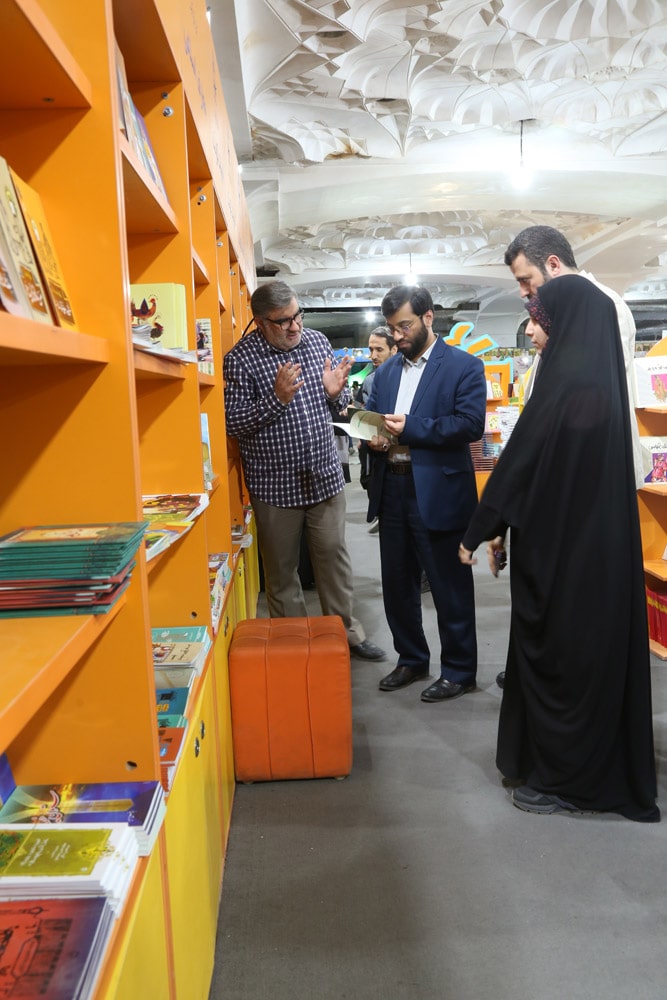 بازدید مدیرکل دفتر انتشارات و فناوری آموزشی از نمایشگاه کتاب