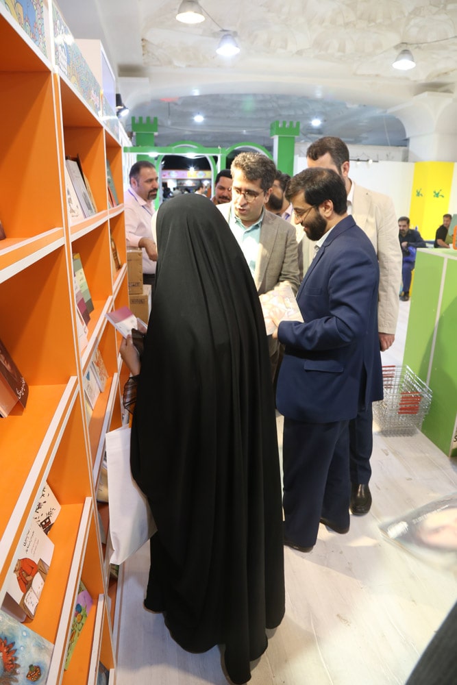 بازدید مدیرکل دفتر انتشارات و فناوری آموزشی از نمایشگاه کتاب