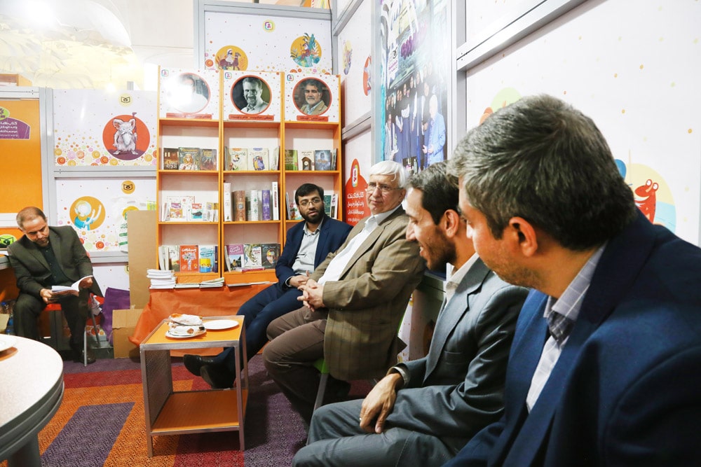 بازدید مدیرکل دفتر انتشارات و فناوری آموزشی از نمایشگاه کتاب