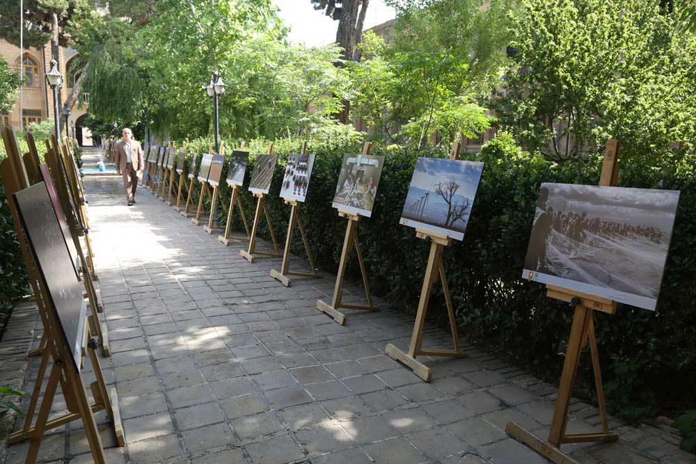 نمایشگاه آثار برگزیده دوازدهمین دوره جشنواره ملی دوسالانه عکس و تصویرگری رشد