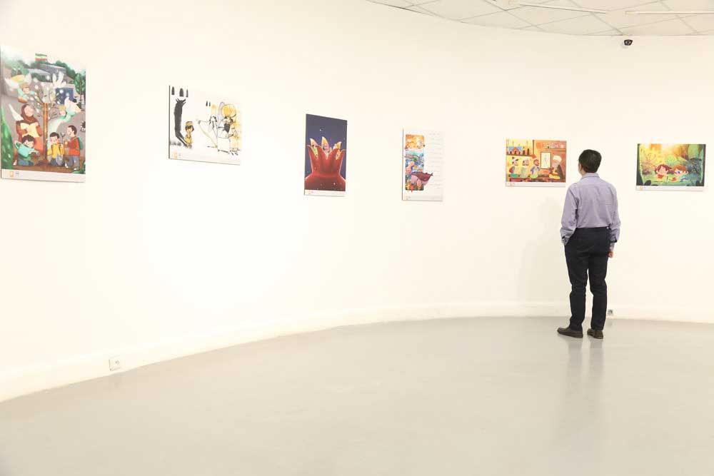 نمایشگاه آثار برگزیده دوازدهمین دوره جشنواره ملی دوسالانه عکس و تصویرگری رشد