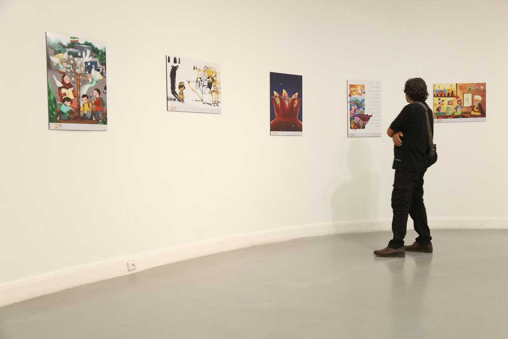 نمایشگاه آثار برگزیده دوازدهمین دوره جشنواره ملی دوسالانه عکس و تصویرگری رشد