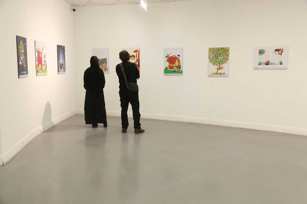 نمایشگاه آثار برگزیده دوازدهمین دوره جشنواره ملی دوسالانه عکس و تصویرگری رشد