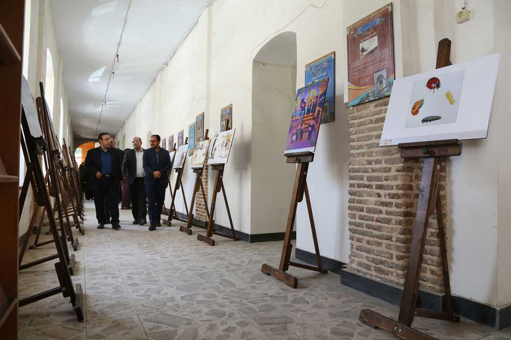 نمایشگاه آثار برگزیده دوازدهمین دوره جشنواره ملی دوسالانه عکس و تصویرگری رشد