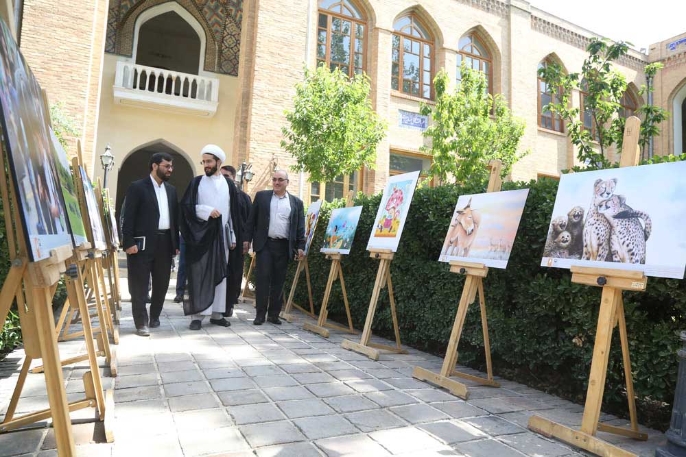 نمایشگاه آثار برگزیده دوازدهمین دوره جشنواره ملی دوسالانه عکس و تصویرگری رشد