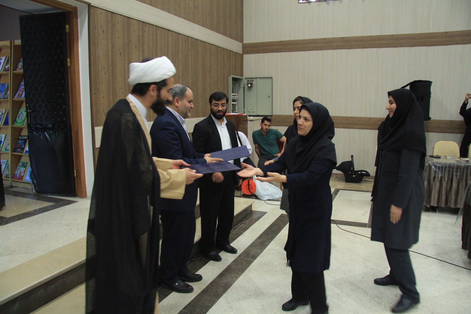 تقدیر از دست‌اندرکاران تولید ماهنامه‌های رشد در پایان دوره سال تحصیلی ۱۴۰۲-۱۴۰۱ در مدرسه دارالفنون