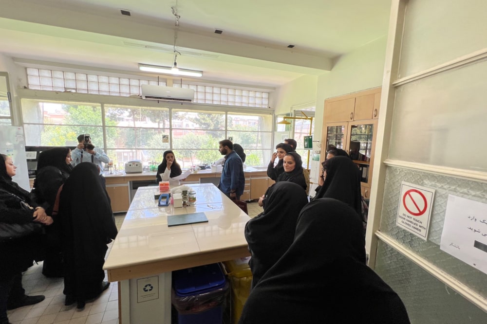 بازدید بانوان دفتر انتشارات و فناوری آموزشی از انستیتو پاستور ایران