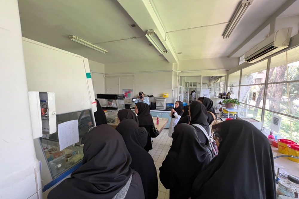 بازدید بانوان دفتر انتشارات و فناوری آموزشی از انستیتو پاستور ایران