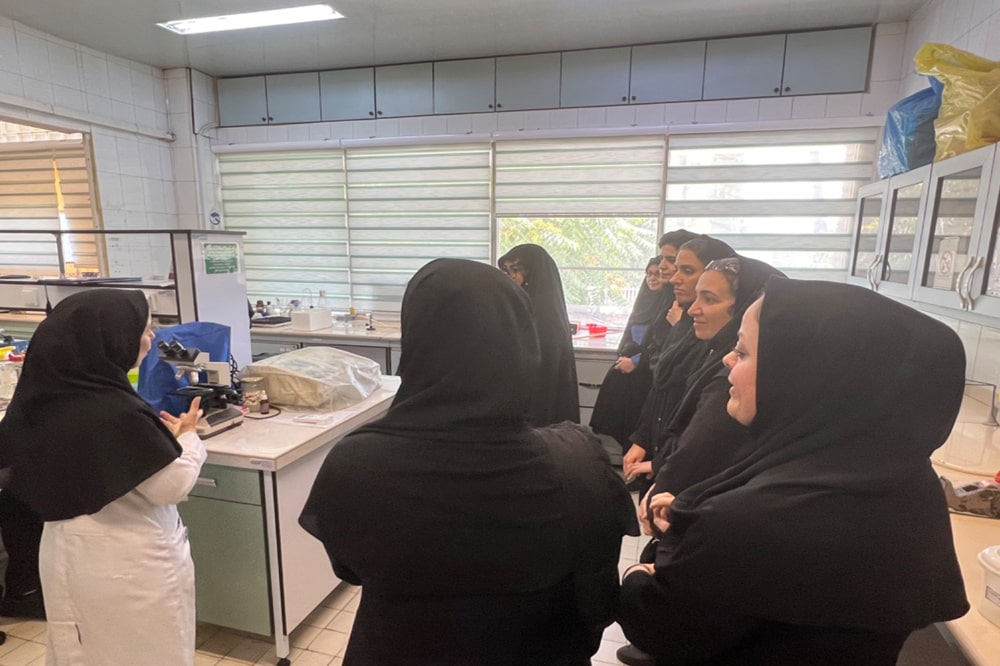 بازدید بانوان دفتر انتشارات و فناوری آموزشی از انستیتو پاستور ایران