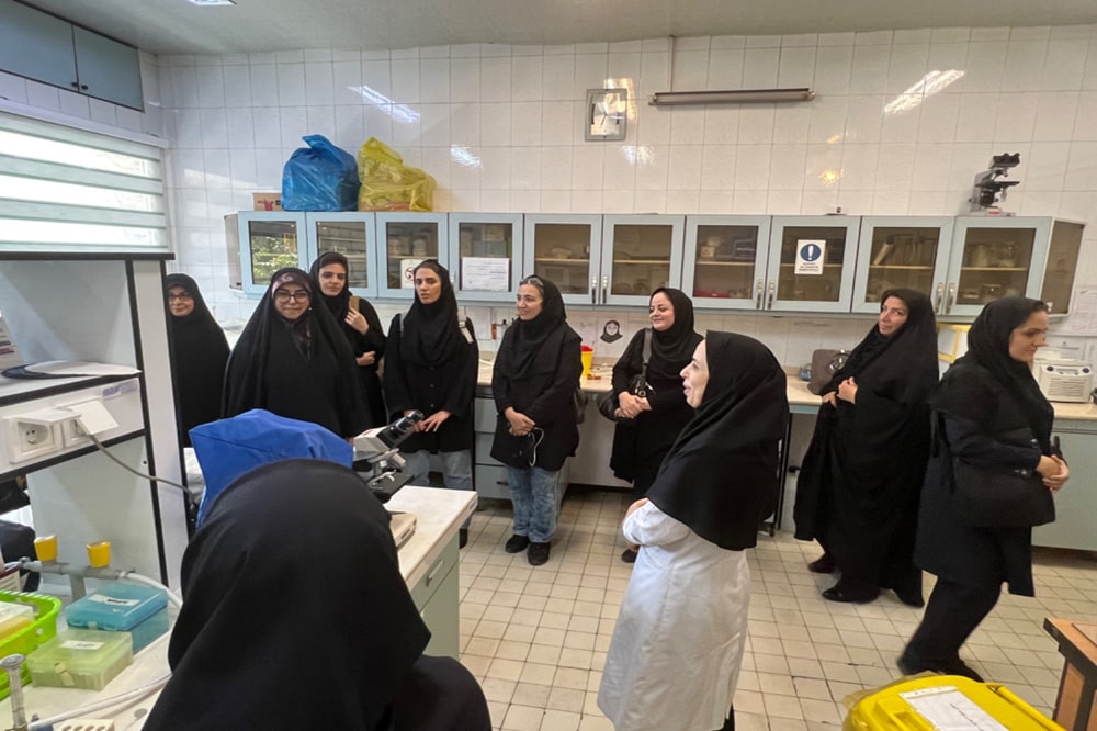 بازدید بانوان دفتر انتشارات و فناوری آموزشی از انستیتو پاستور ایران