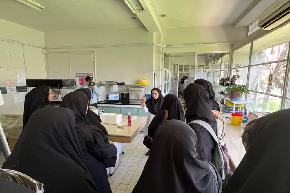 بازدید بانوان دفتر انتشارات و فناوری آموزشی از انستیتو پاستور ایران