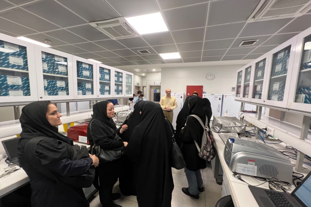 بازدید بانوان دفتر انتشارات و فناوری آموزشی از انستیتو پاستور ایران