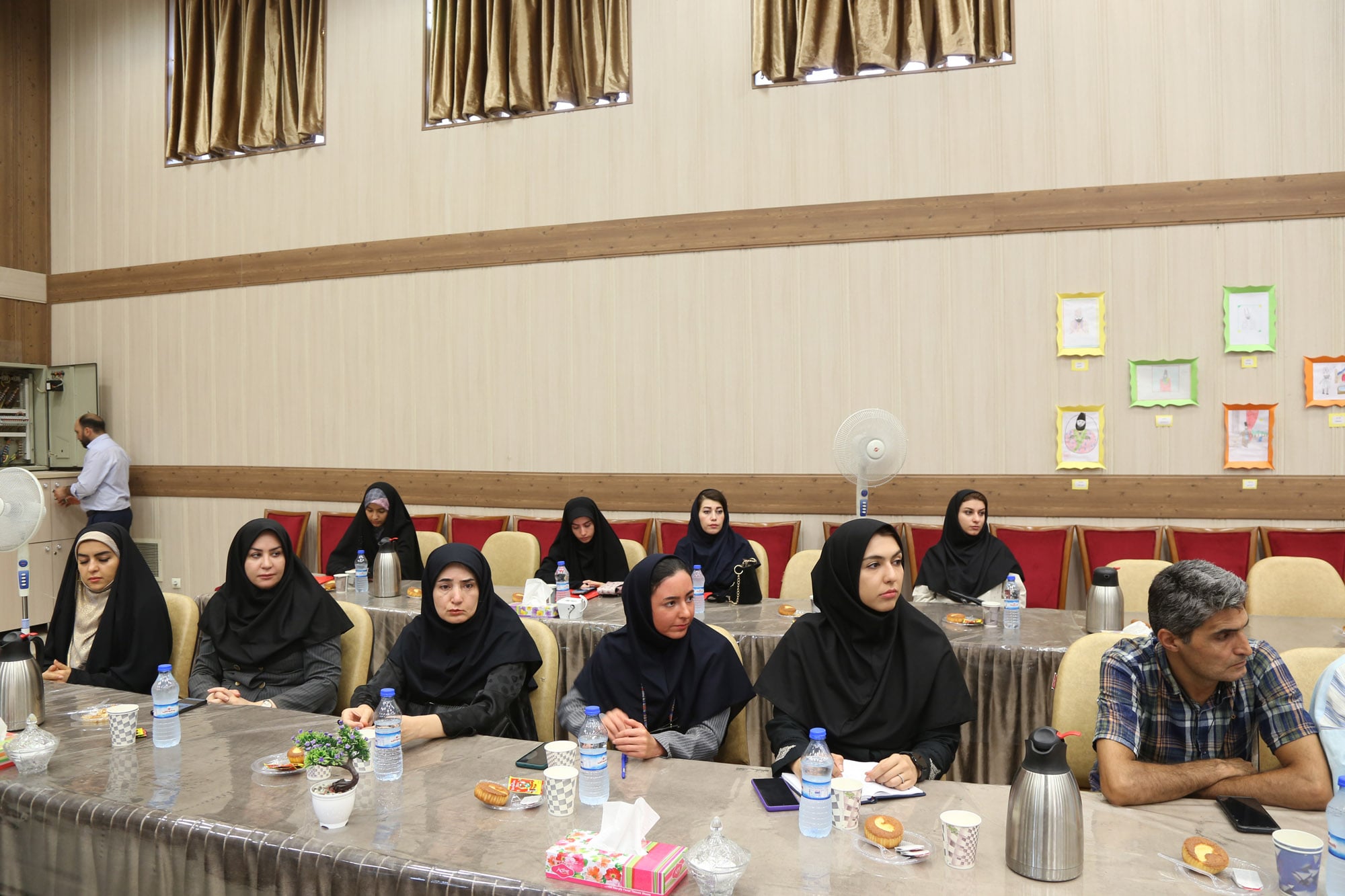 نشست هم‌اندیشی با منتخبین یازدهمین دوره جشنواره ملی تولید محتوای الکترونیکی رشد