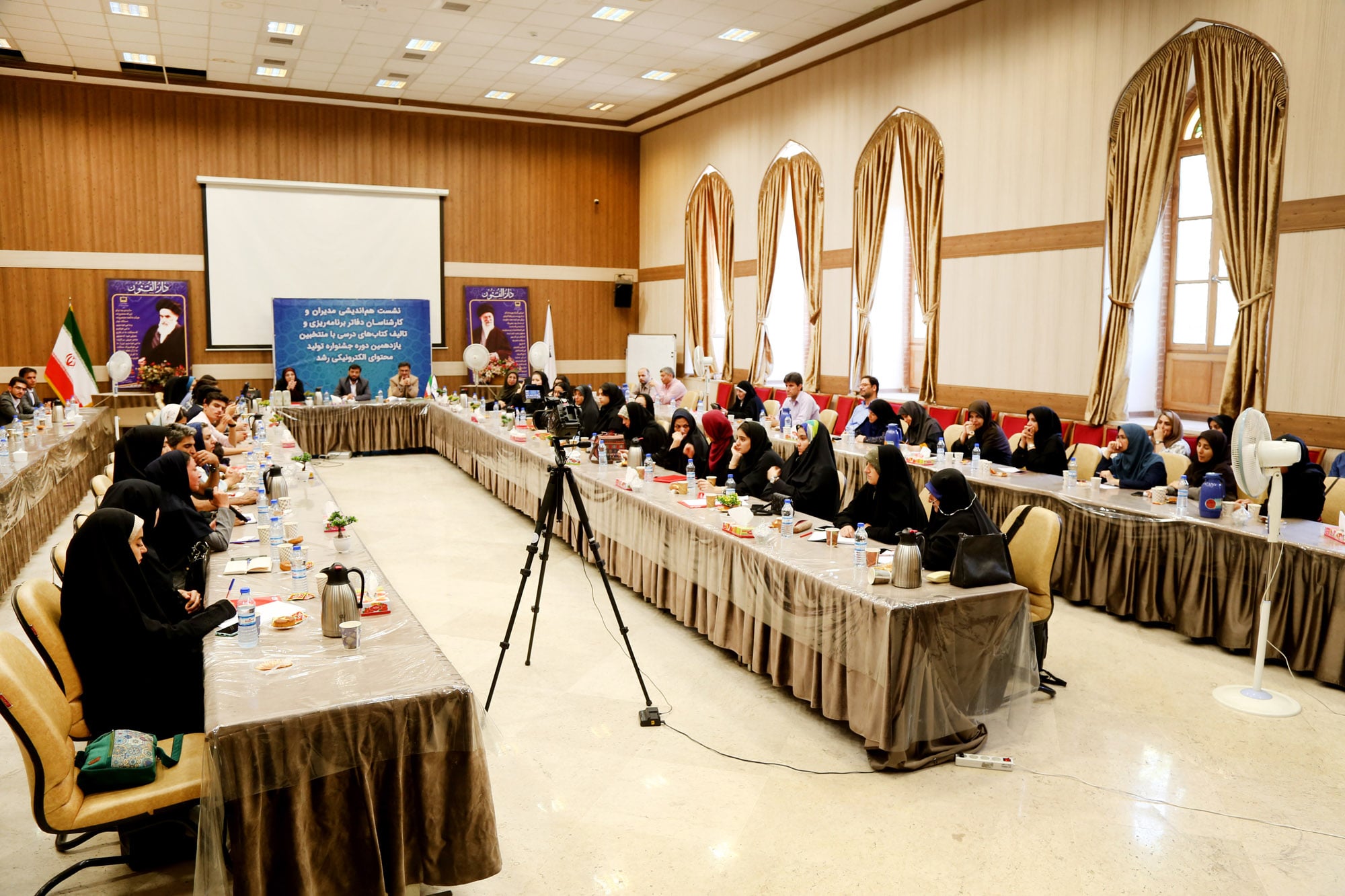 نشست هم‌اندیشی با منتخبین یازدهمین دوره جشنواره ملی تولید محتوای الکترونیکی رشد