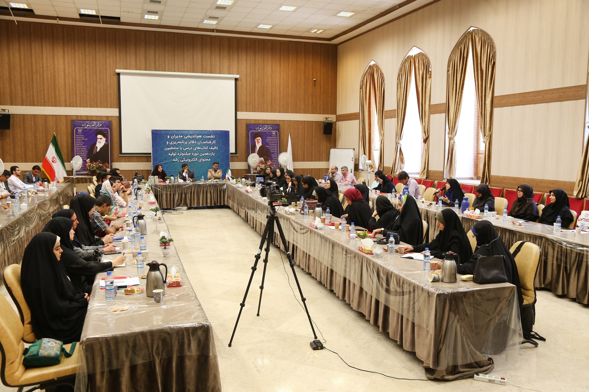 نشست هم‌اندیشی با منتخبین یازدهمین دوره جشنواره ملی تولید محتوای الکترونیکی رشد