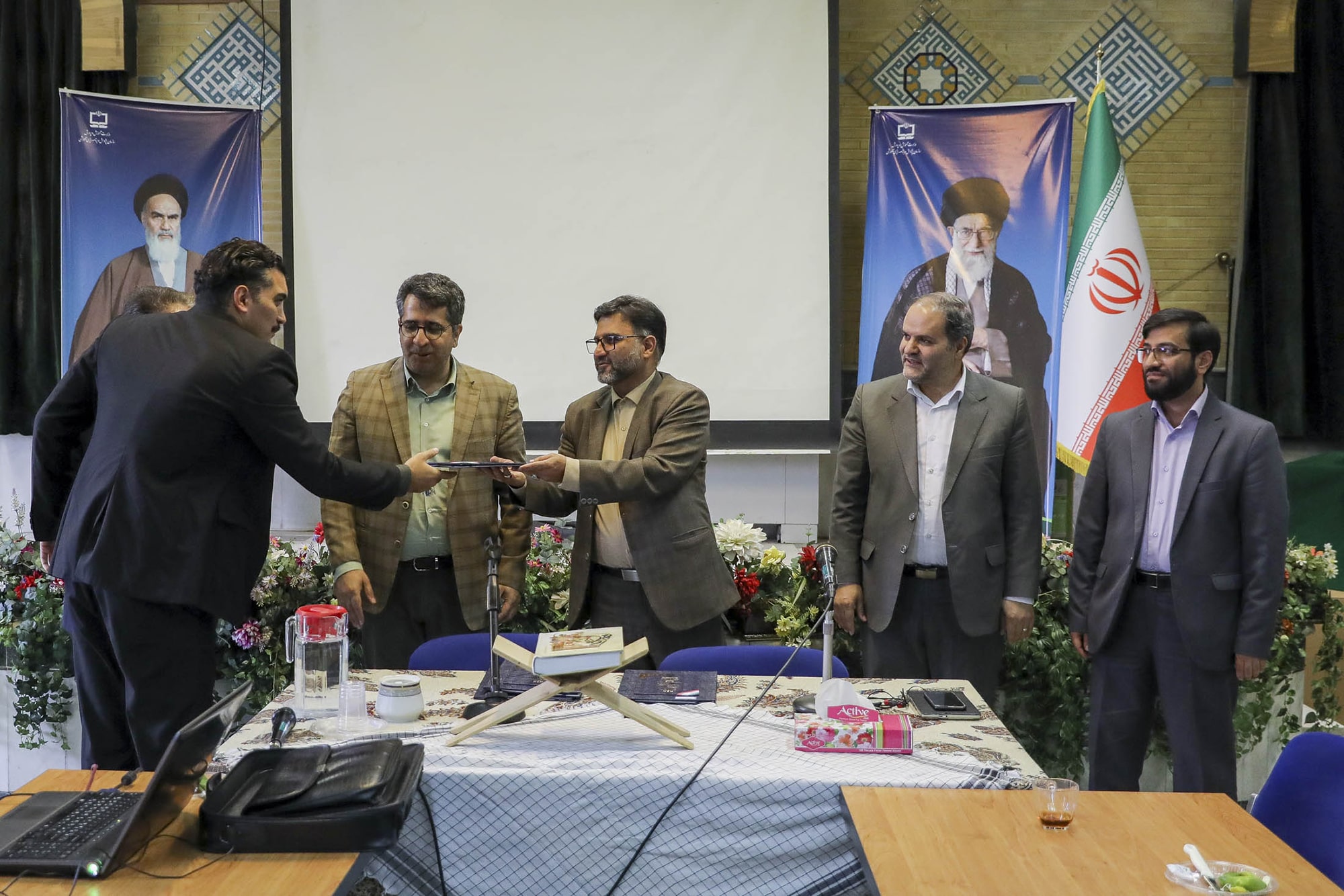 نشست آسیب شناسی جشنواره تولید محتوا