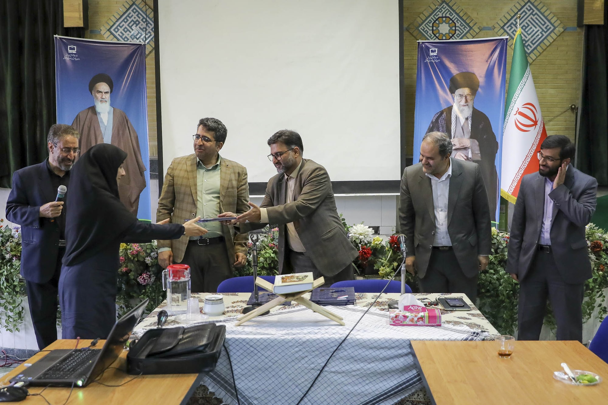 نشست آسیب شناسی جشنواره تولید محتوا