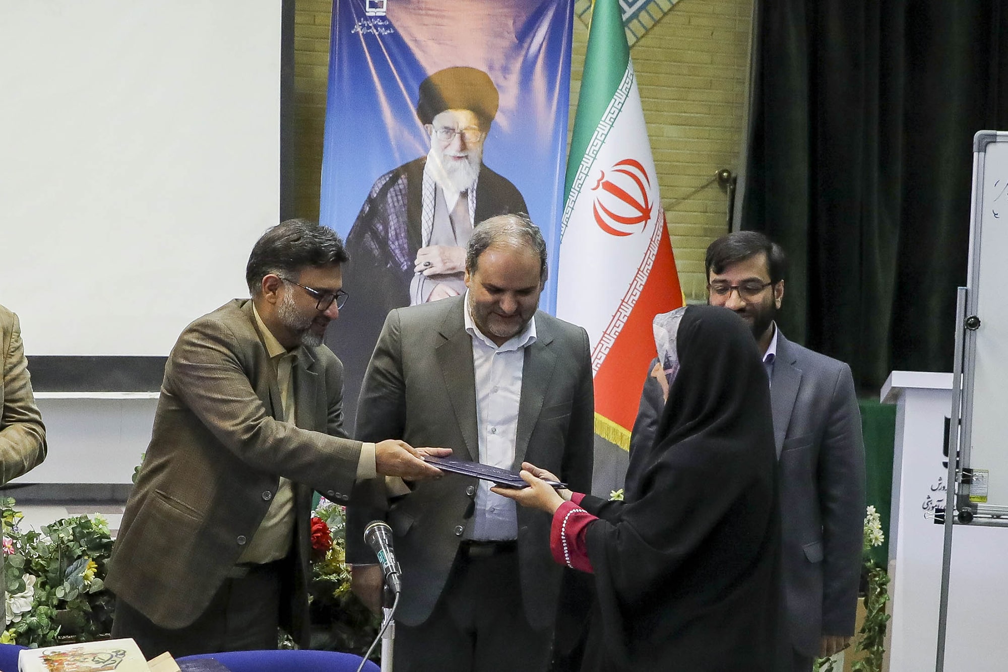 نشست آسیب شناسی جشنواره تولید محتوا