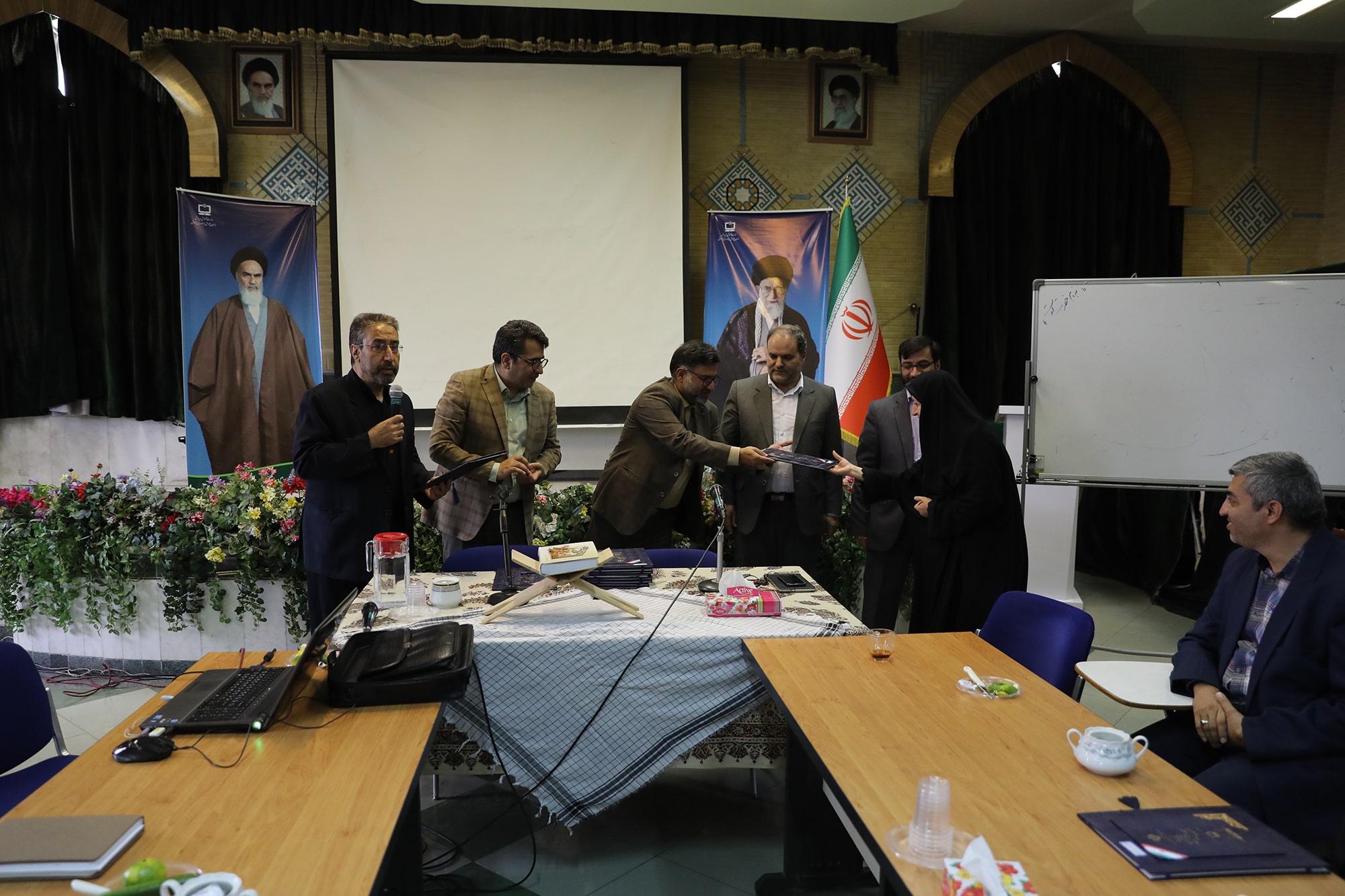 نشست آسیب شناسی جشنواره تولید محتوا