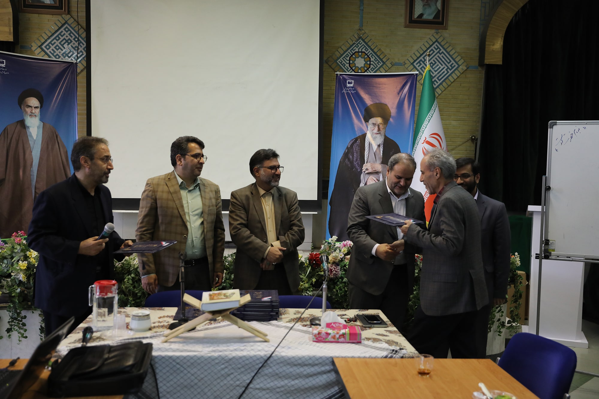 نشست آسیب شناسی جشنواره تولید محتوا