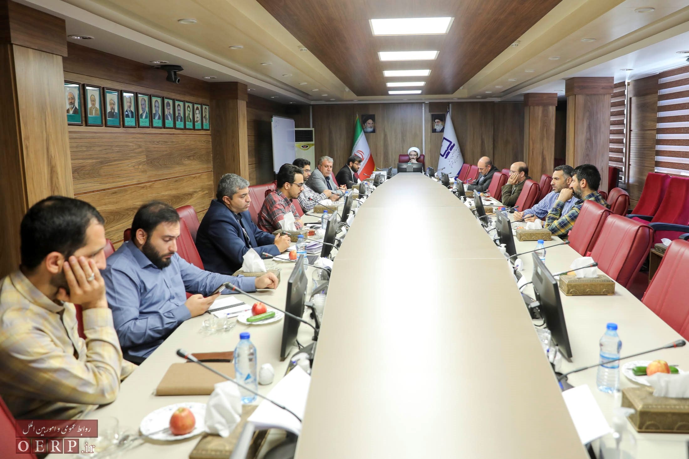 نشست بررسی سند بازطراحی شبکه رشد