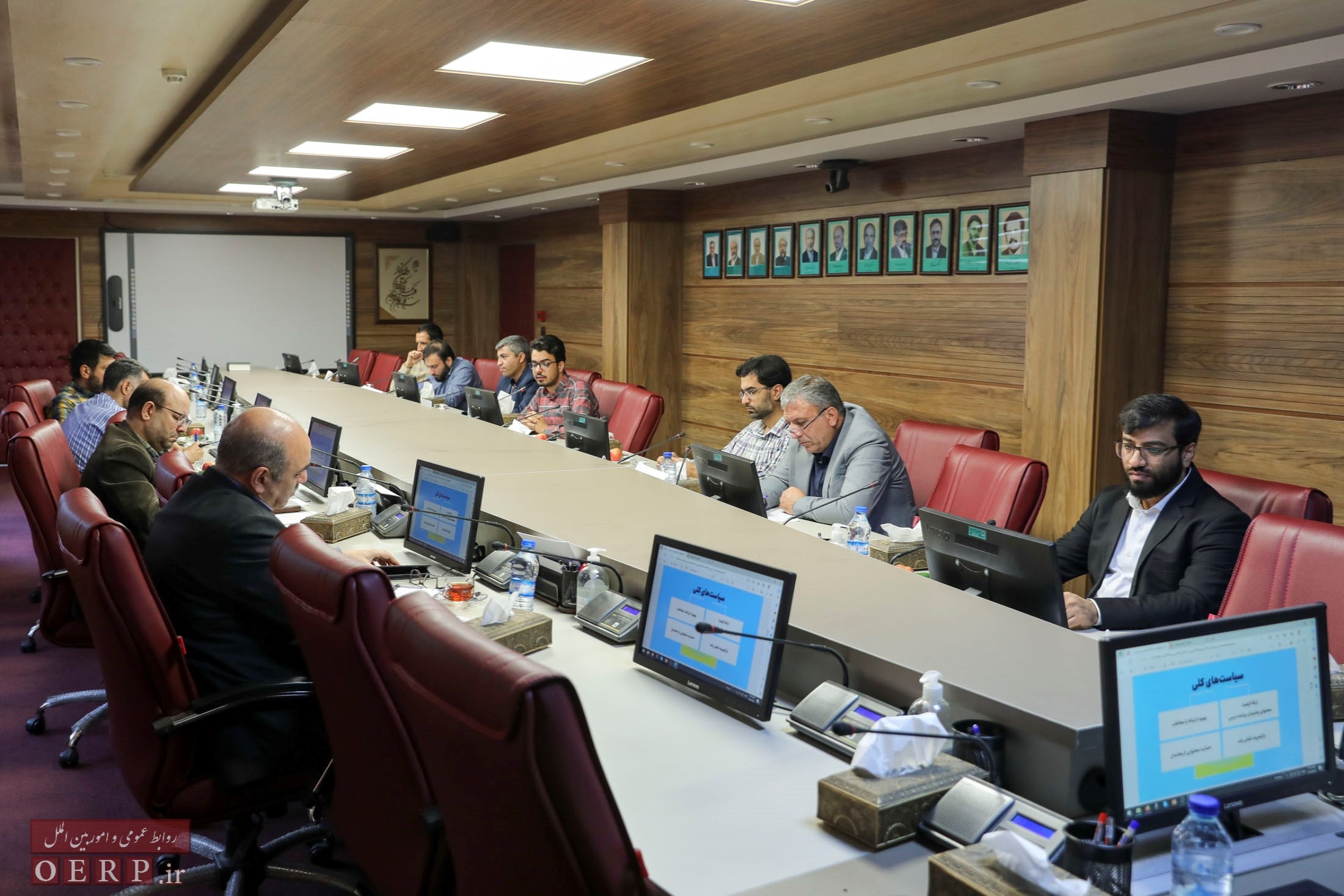 نشست بررسی سند بازطراحی شبکه رشد
