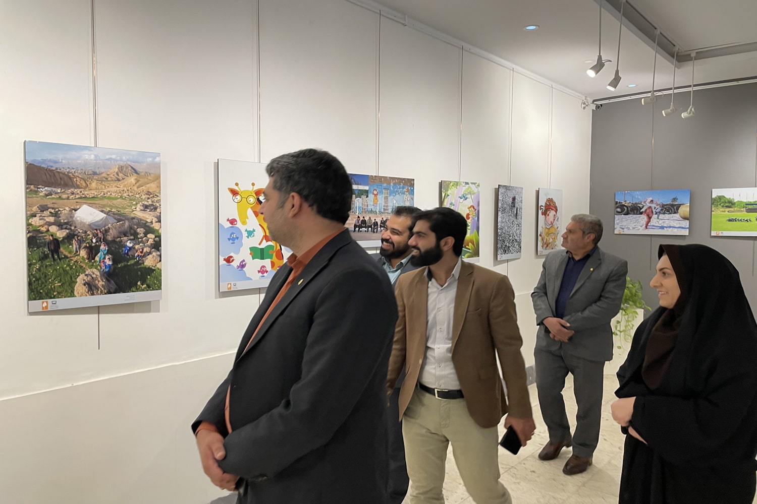 نمایشگاه عکس و تصویرگری رشد در کانون فرهنگی تربیتی سمیه