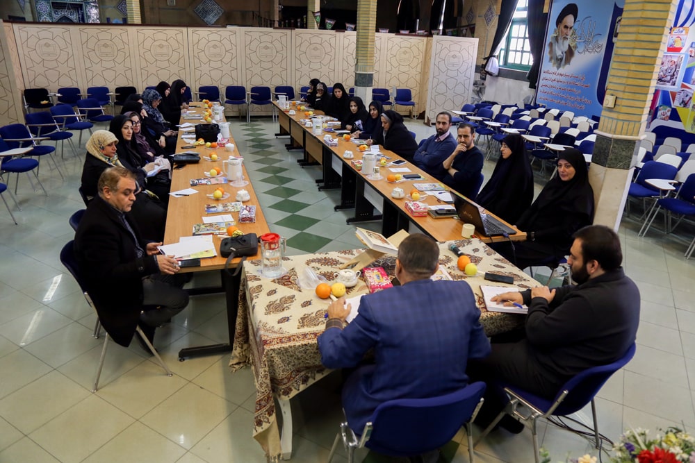 جلسه مدیران منطقه با سردبیران مجله رشد ۵ دی‌ماه