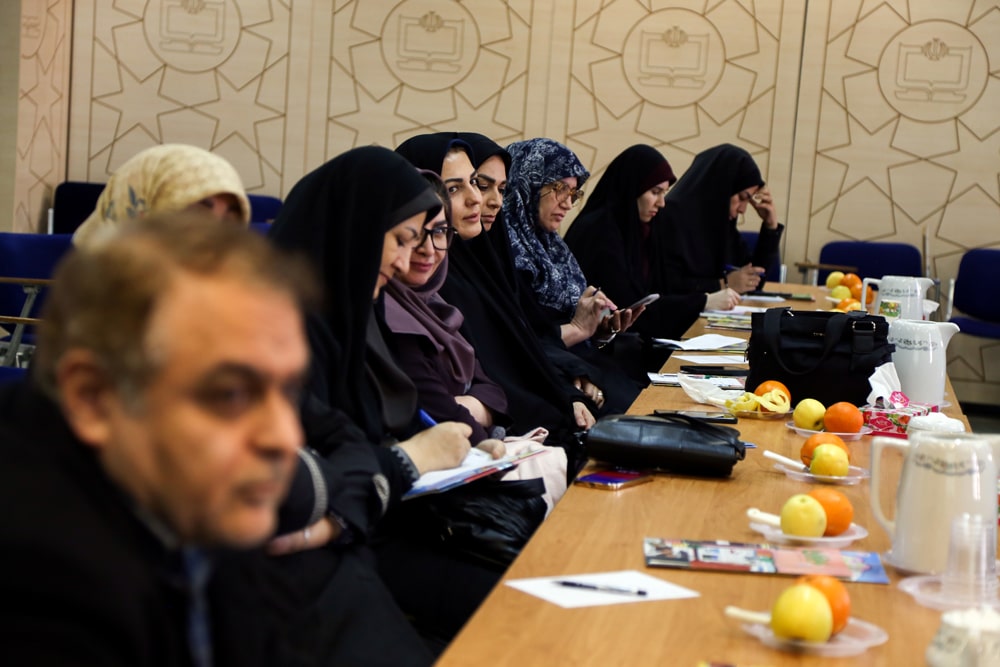 جلسه مدیران منطقه با سردبیران مجله رشد ۵ دی‌ماه