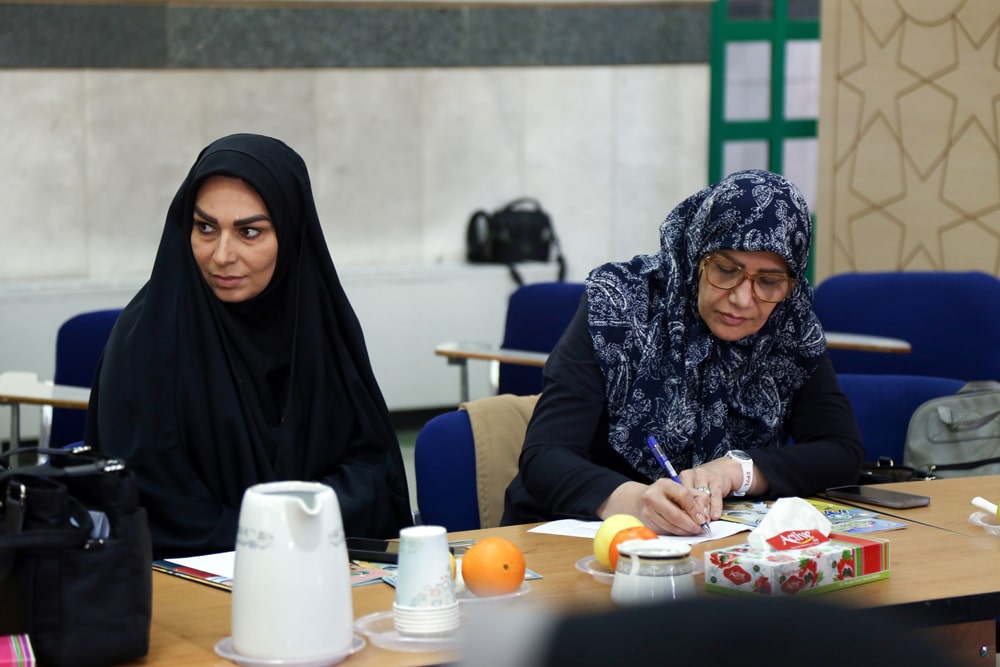 جلسه مدیران منطقه با سردبیران مجله رشد ۵ دی‌ماه
