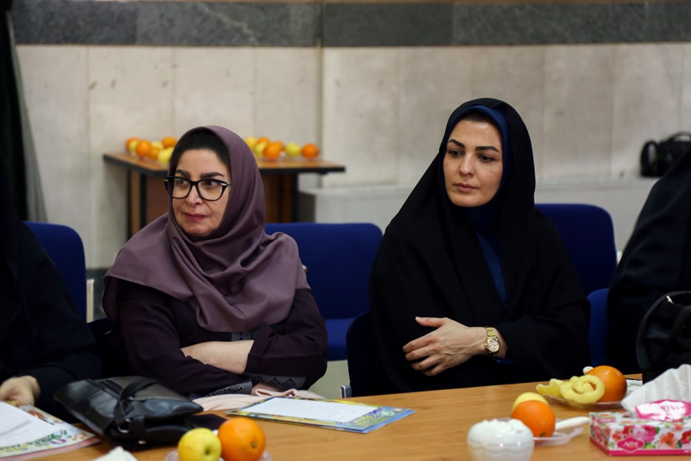 جلسه مدیران منطقه با سردبیران مجله رشد ۵ دی‌ماه