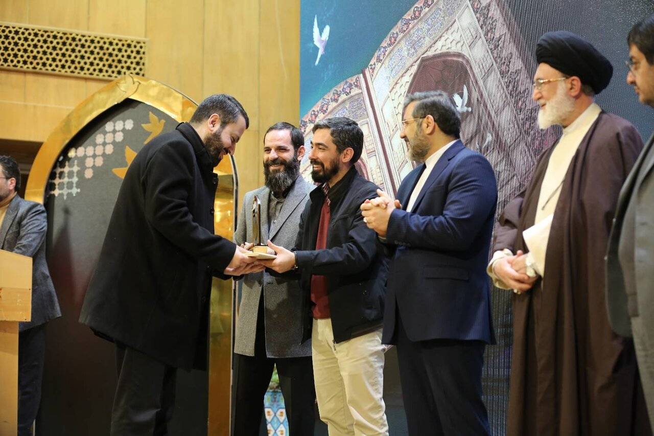 تقدیر از مؤسسه فرهنگی مدرسه برهان در دوازدهمین دوره جشنواره کتابخوانی رضوی