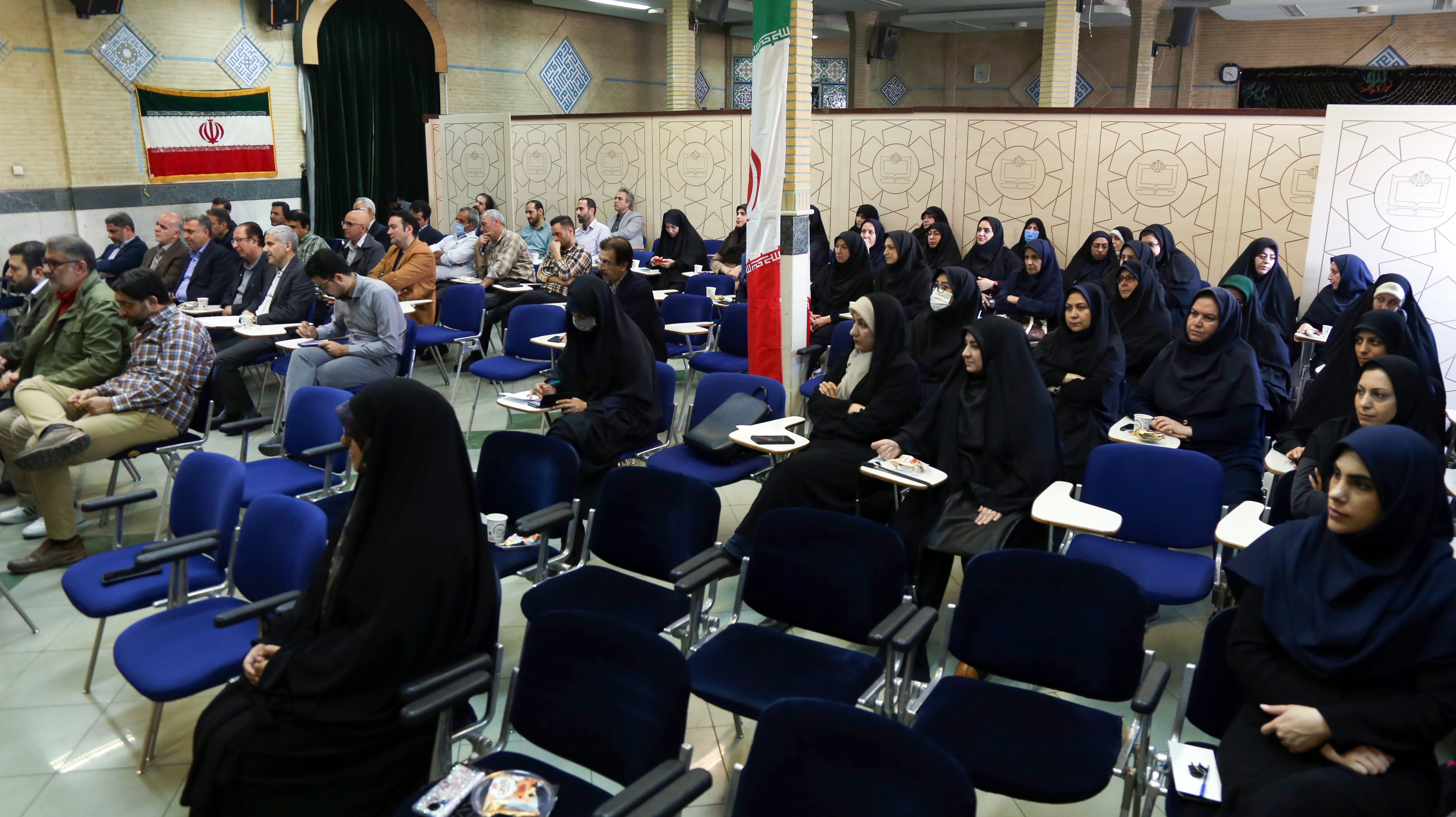 نشست اعضای دفتر انتشارات و فناوری آموزشی با رئیس سازمان پژوهش و برنامه‌ریزی آموزشی