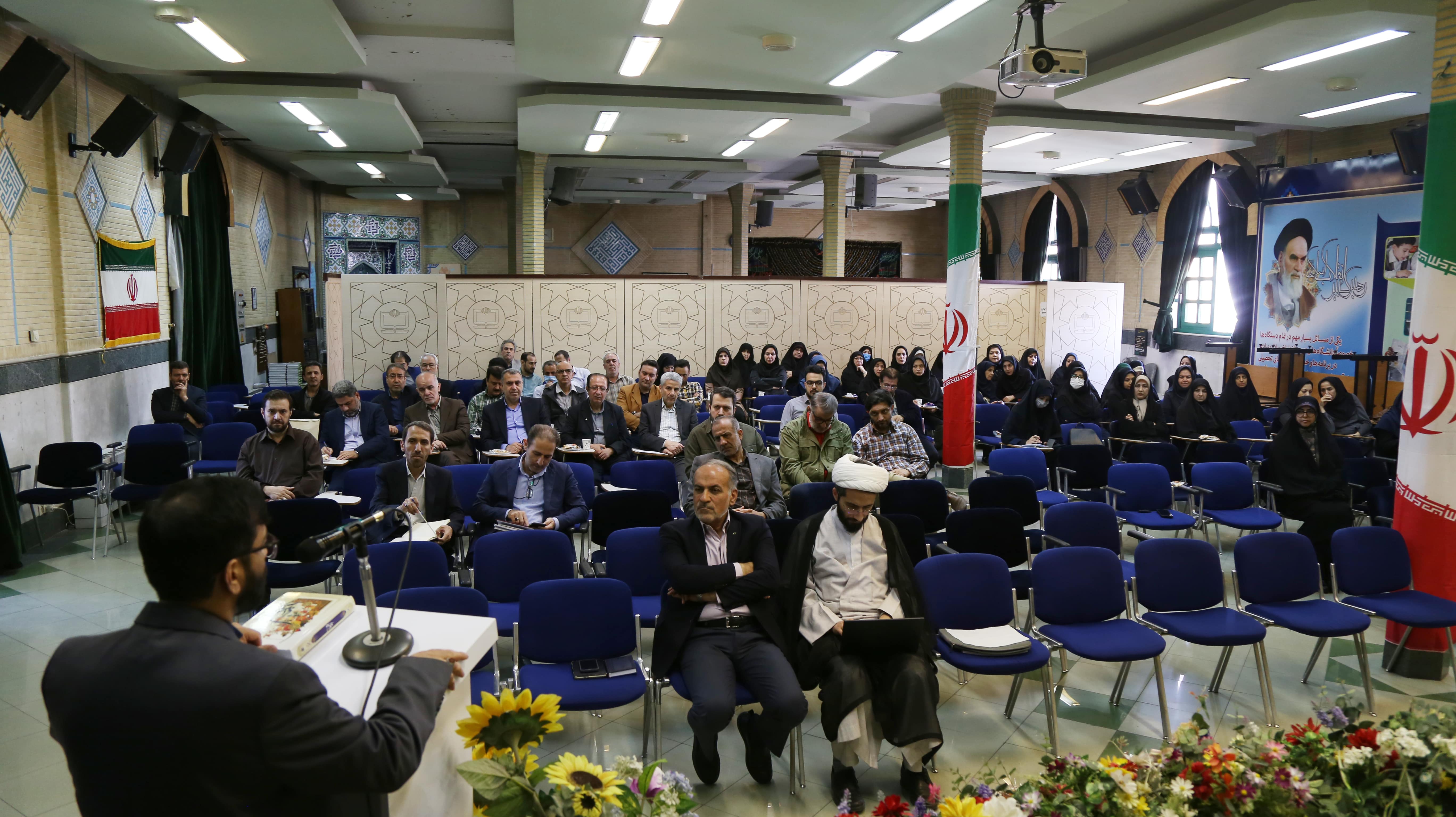 نشست اعضای دفتر انتشارات و فناوری آموزشی با رئیس سازمان پژوهش و برنامه‌ریزی آموزشی