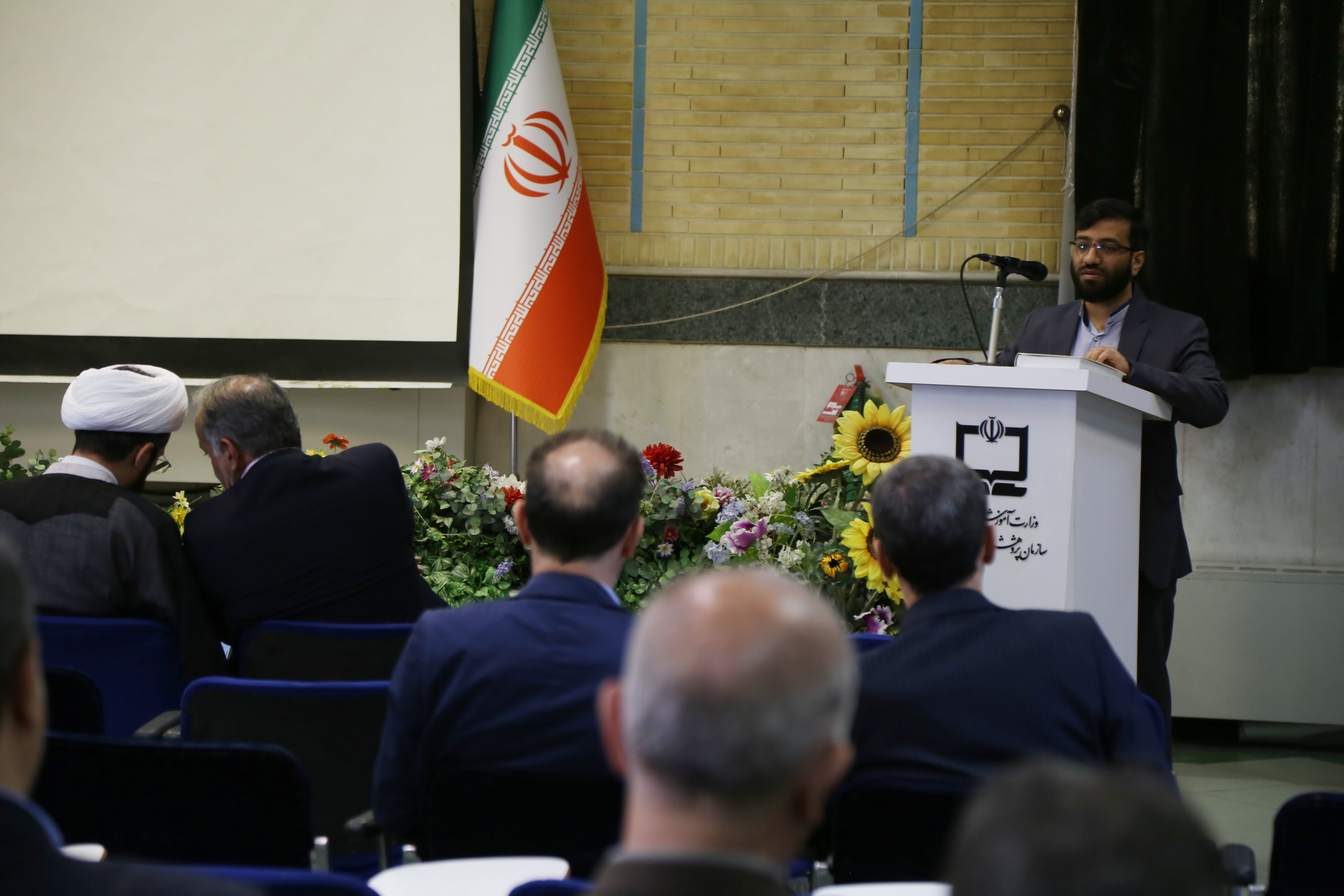 نشست اعضای دفتر انتشارات و فناوری آموزشی با رئیس سازمان پژوهش و برنامه‌ریزی آموزشی