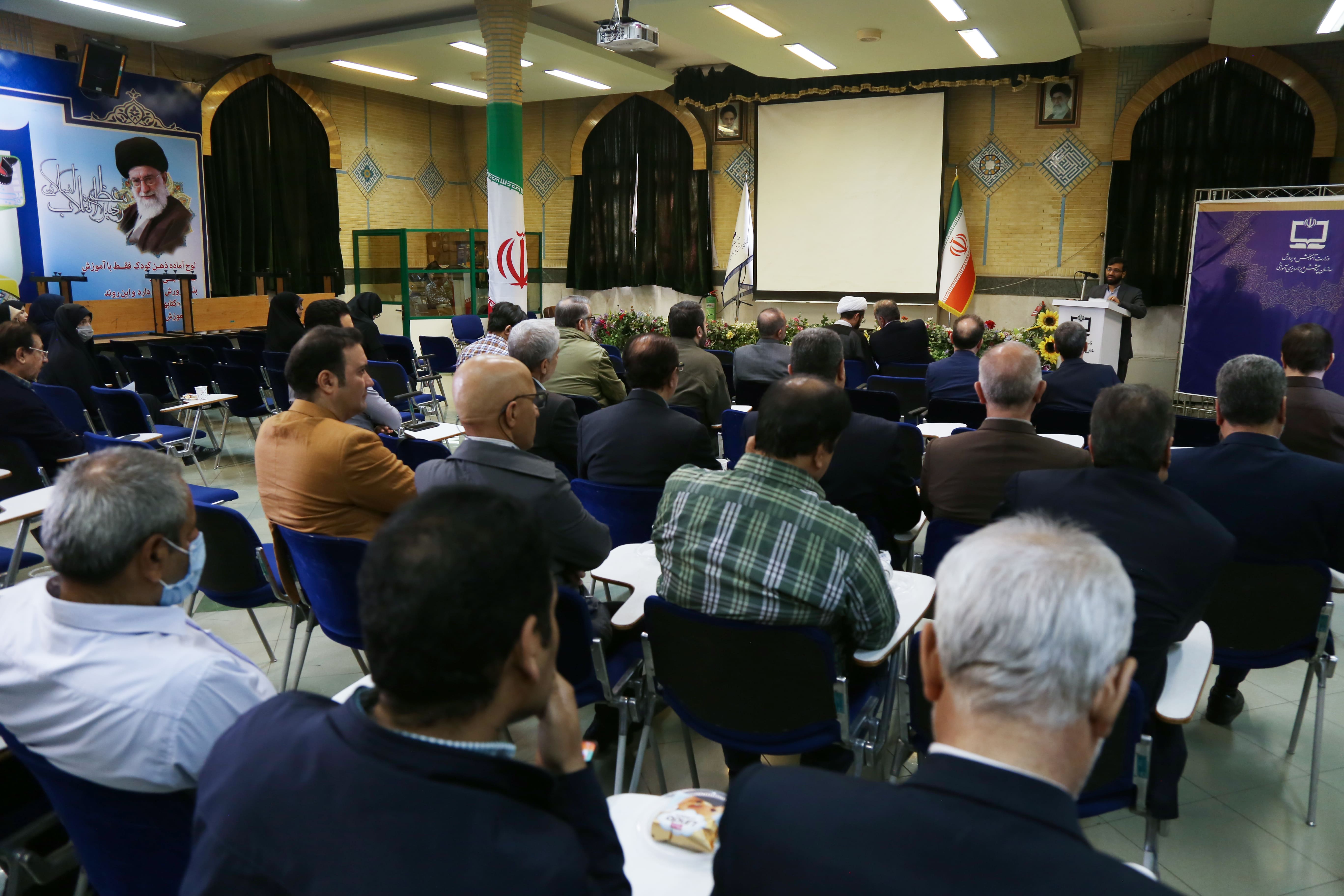 نشست اعضای دفتر انتشارات و فناوری آموزشی با رئیس سازمان پژوهش و برنامه‌ریزی آموزشی