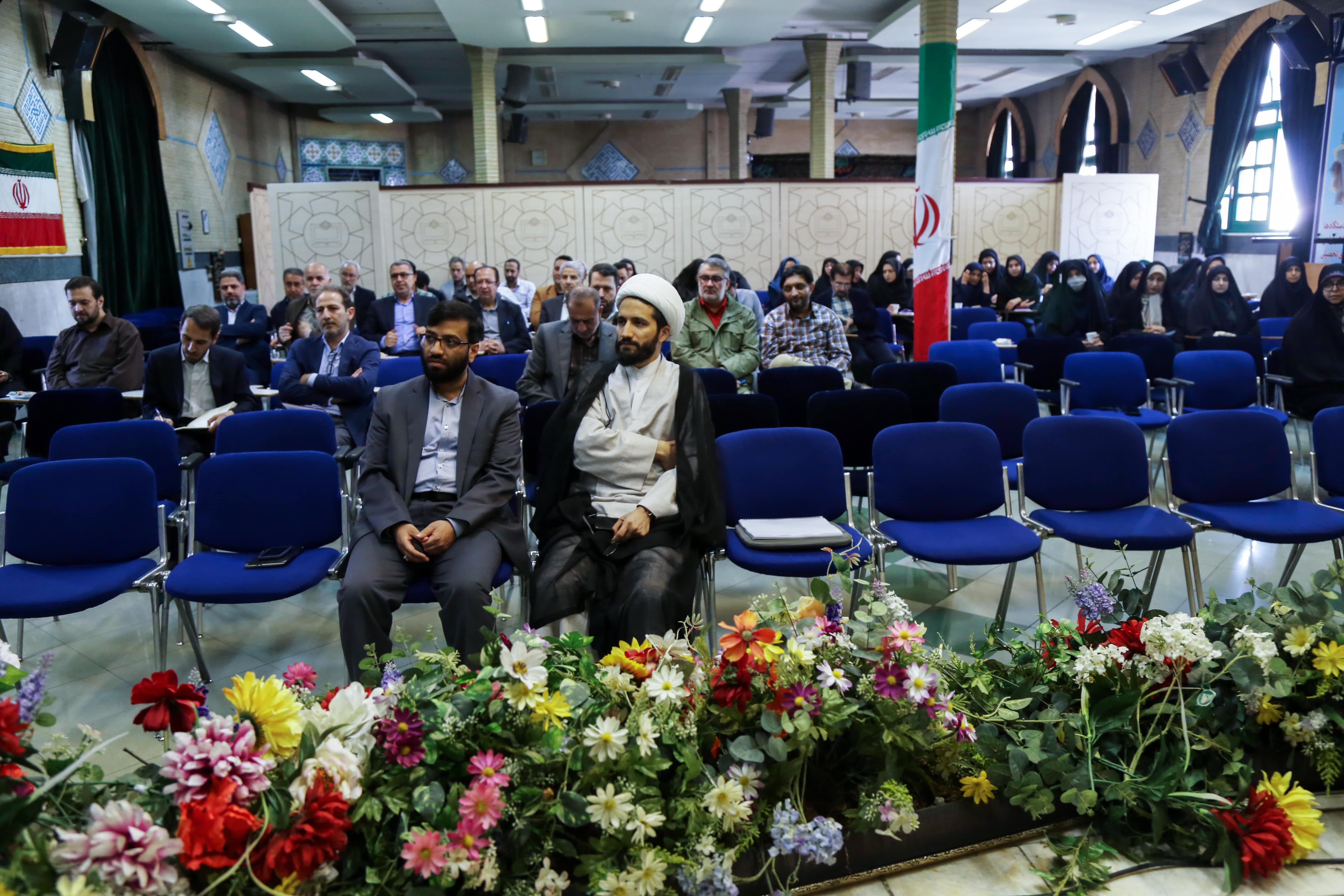 نشست اعضای دفتر انتشارات و فناوری آموزشی با رئیس سازمان پژوهش و برنامه‌ریزی آموزشی