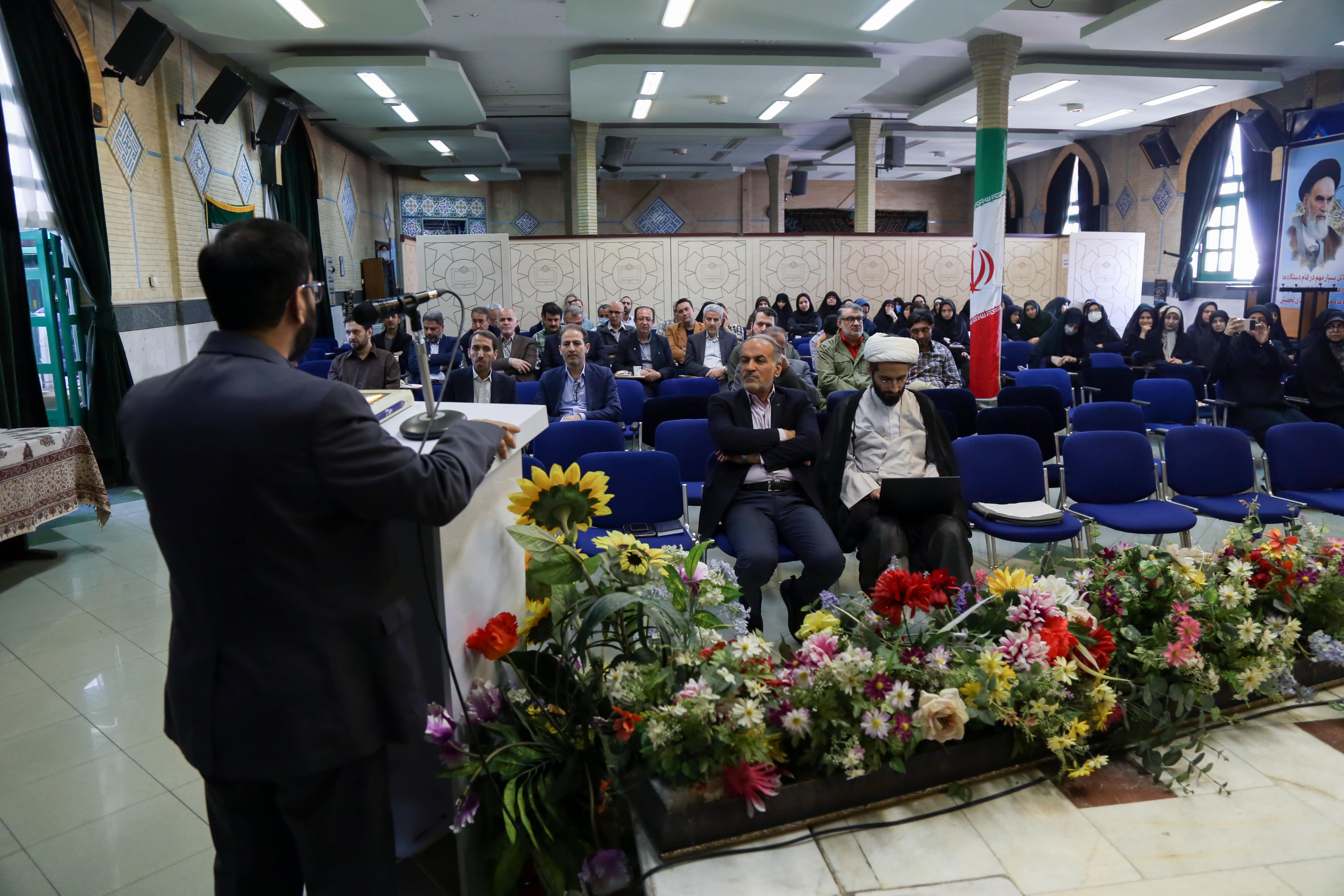 نشست اعضای دفتر انتشارات و فناوری آموزشی با رئیس سازمان پژوهش و برنامه‌ریزی آموزشی