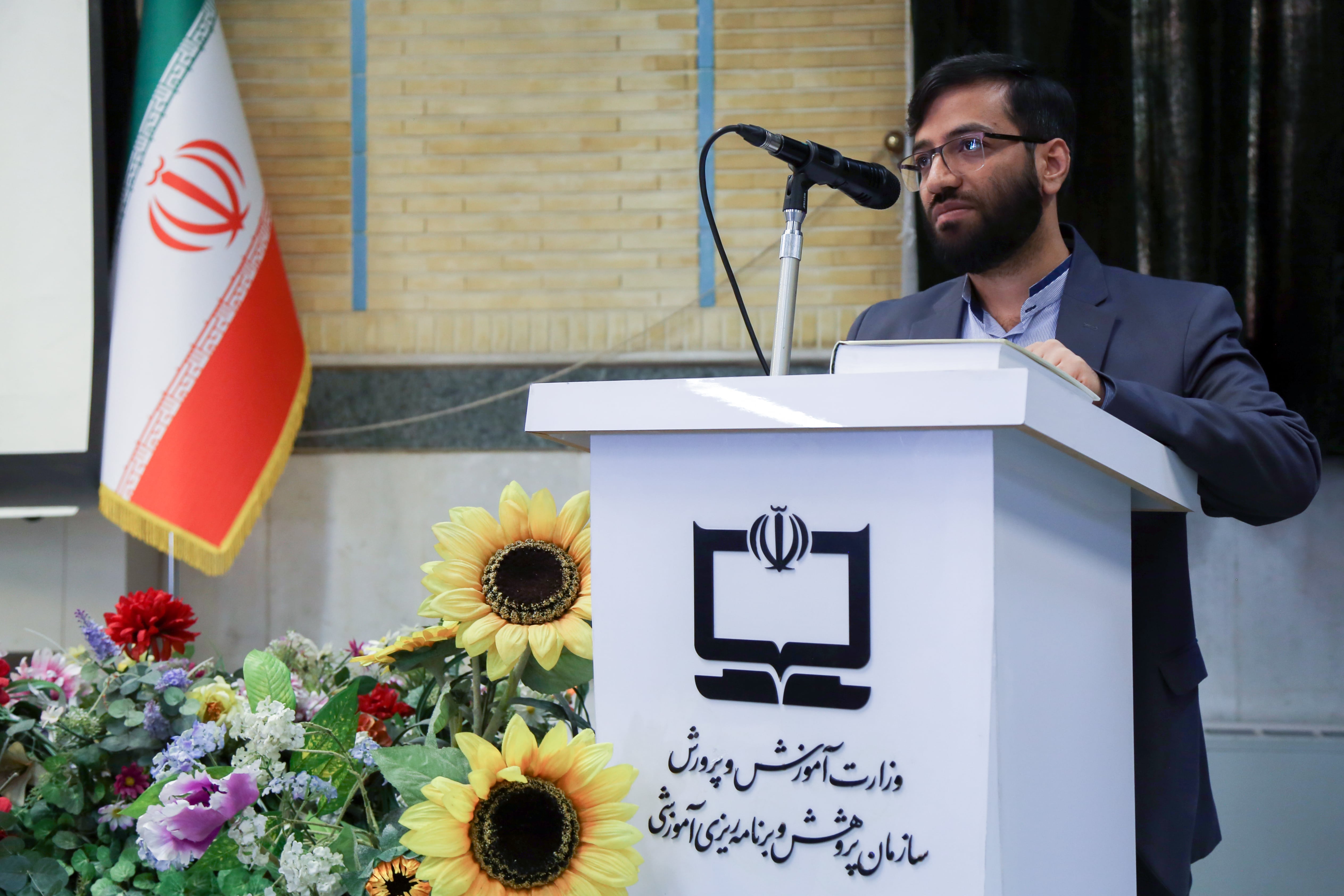 نشست اعضای دفتر انتشارات و فناوری آموزشی با رئیس سازمان پژوهش و برنامه‌ریزی آموزشی